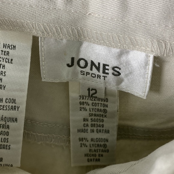 Jones Sport tan stretch shorts - Picture 3 of 3